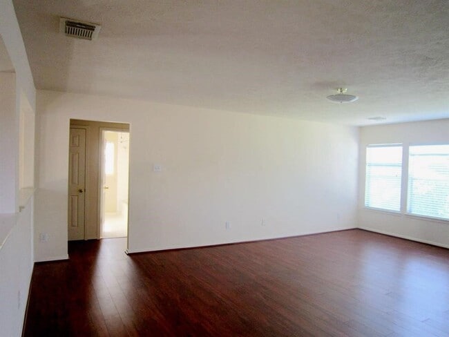 Building Photo - 3514 Parkshire Dr