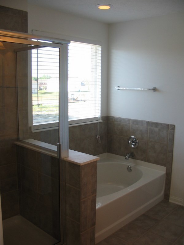 Building Photo - Fishers 4BDRM, 2.5BA home near Hamilton Town Center!