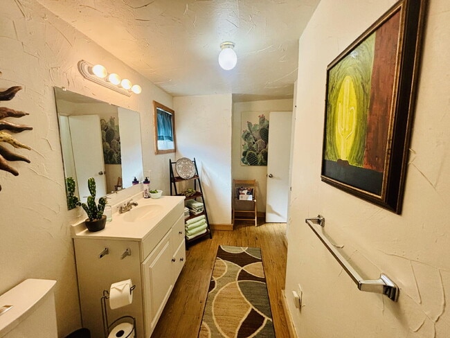 Building Photo - Joshua Tree Cabin in Peaceful, Wide Open S...