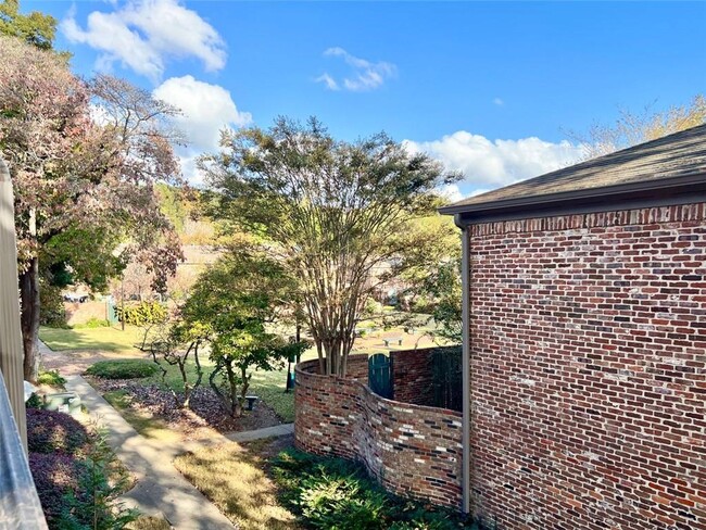 Building Photo - 3125 Colonial Way