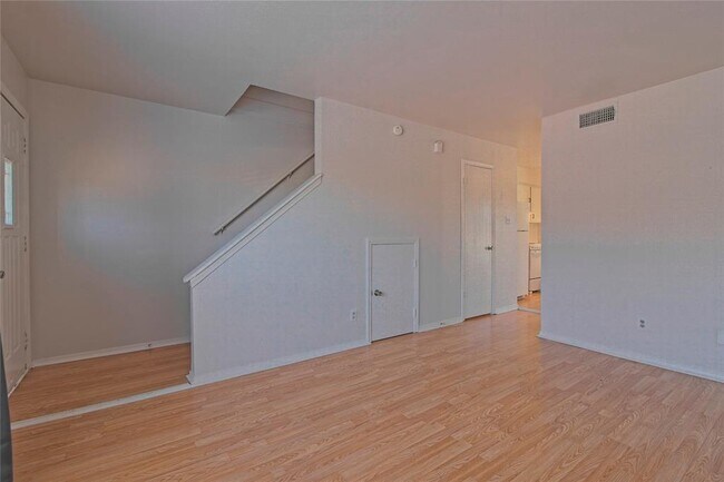 Building Photo - 3004 Whisper Oaks Ln