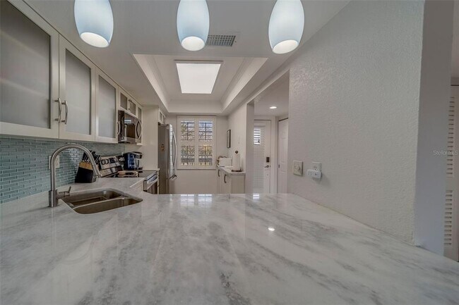 Building Photo - 11650 Capri Cir S