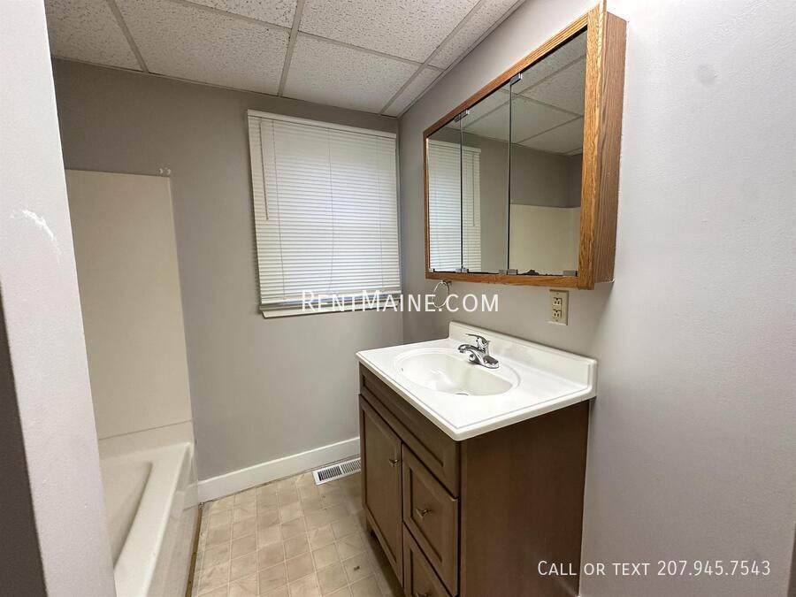 Building Photo - 119 Main St