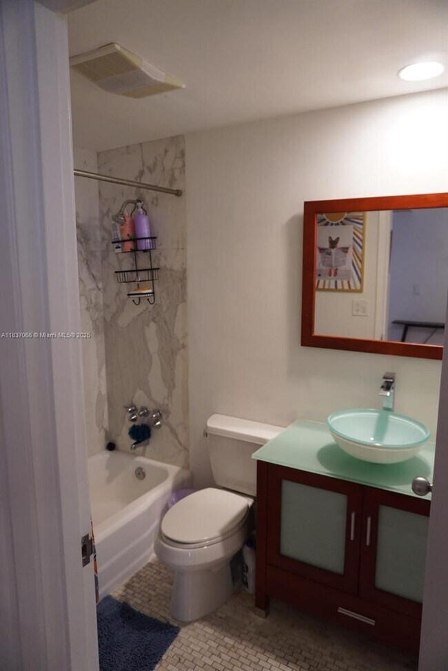 Building Photo - 1408 Brickell Bay Dr
