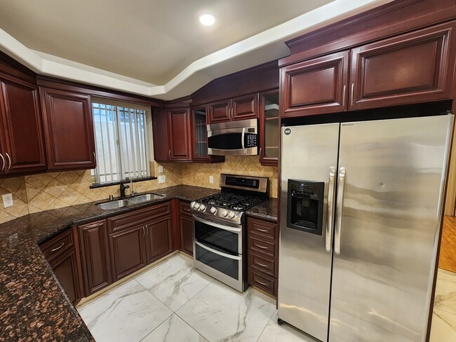 Building Photo - 11131 Sunshine Ter