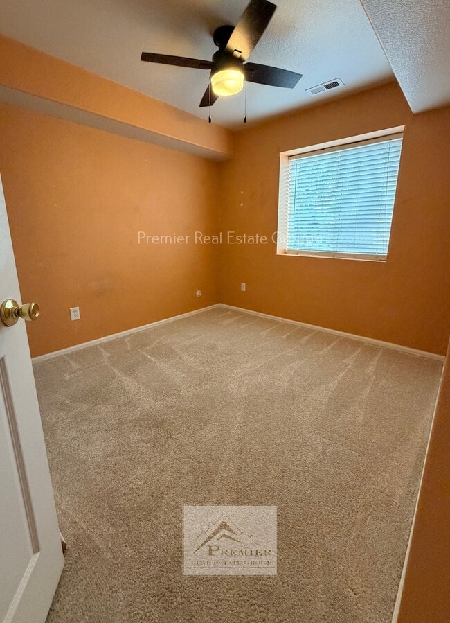 Building Photo - 7927 Buschborn Rd