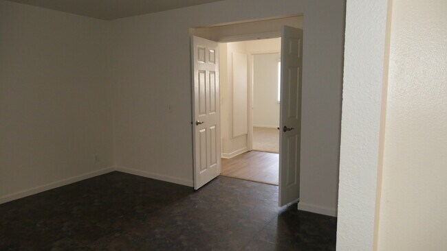 Building Photo - 44715 La Paz Rd