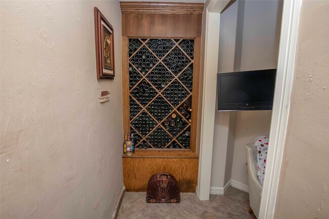 Building Photo - 25219 Hideaway Run Dr