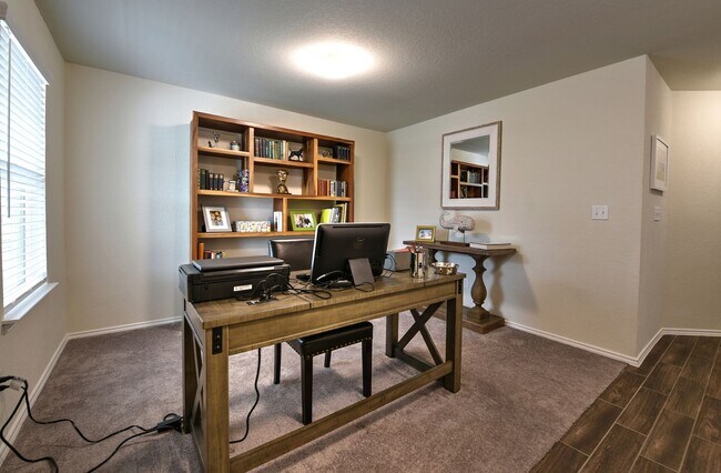 Building Photo - 7807 Cottonwood Ridge