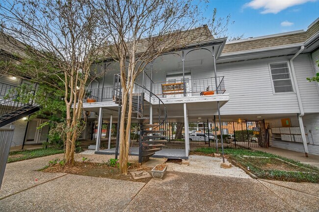 Building Photo - 3300 Yorktown St