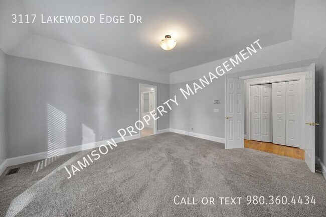 Building Photo - 3117 Lakewood Edge Dr