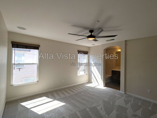 Building Photo - 10521 Zenor Ln