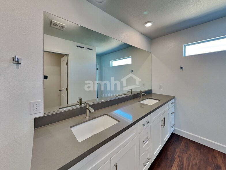 Building Photo - 10436 Bee Balm St
