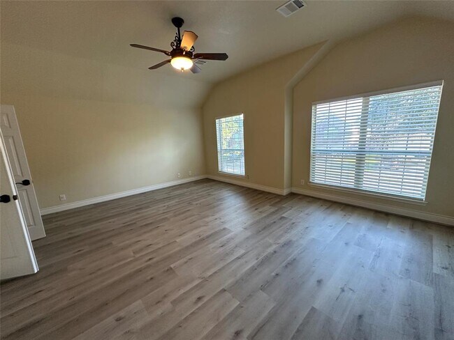 Building Photo - 5703 Saragosa Dr