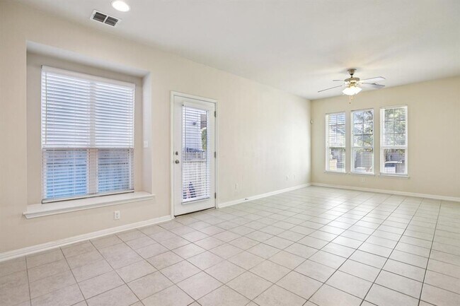 Building Photo - 174 Friendship Oak Dr