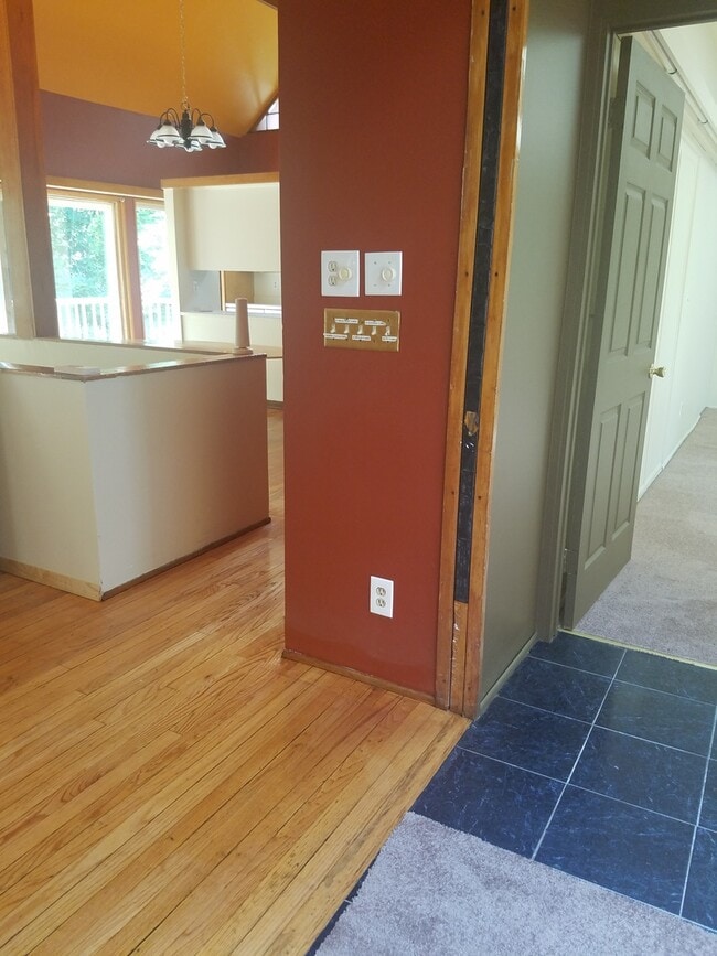 Building Photo - Single Family Home within walking distance to Quinnipiac