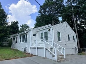 Building Photo - 2005 Benson Ave SE