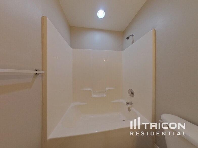 Building Photo - 2538 Terra Dr