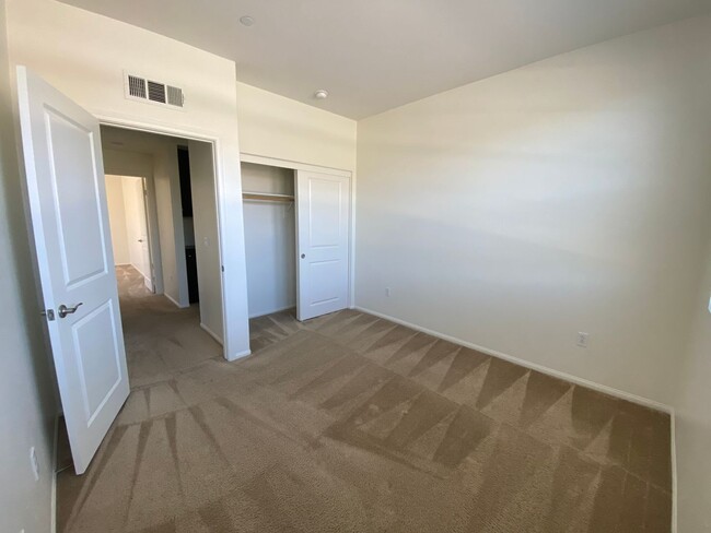 Building Photo - Downtown Upland Condo for Lease