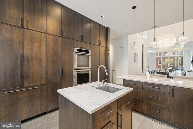 Building Photo - 1727 Delancey Pl