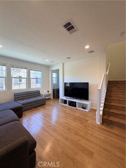 Building Photo - 818 Santa Fe Ave