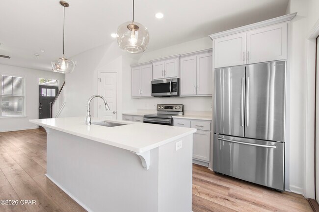 Building Photo - 413 Raven Ln