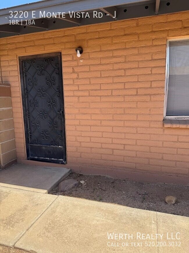 Building Photo - 3220 E Monte Vista Dr