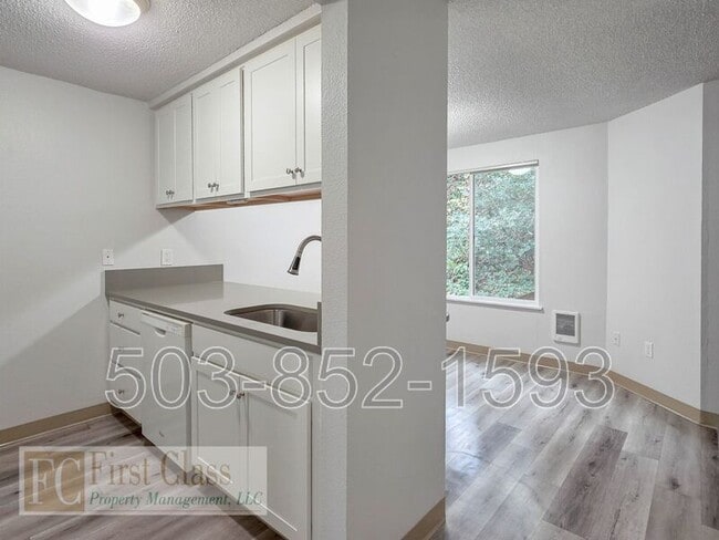 Building Photo - 3648 SW Beaverton Hillsdale Hwy