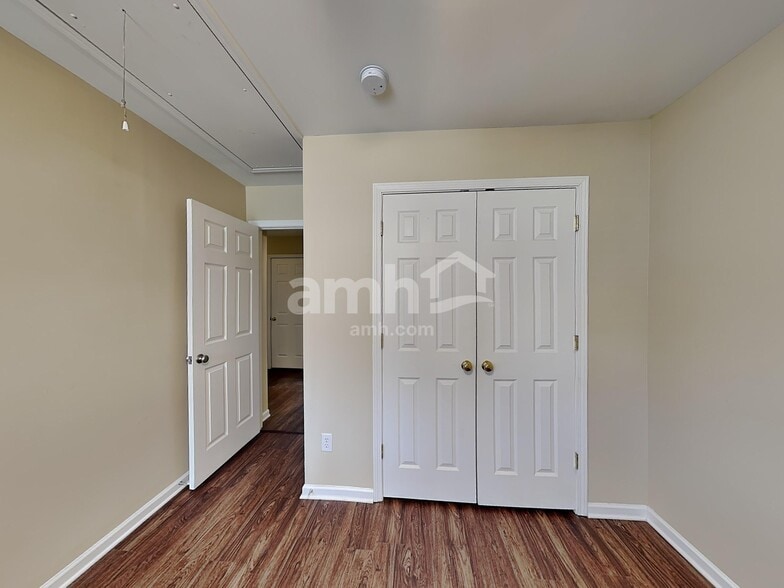 Building Photo - 116 Golden Valley Dr