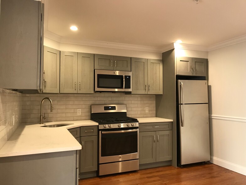 KITCHEN - 1613 Summit Ave