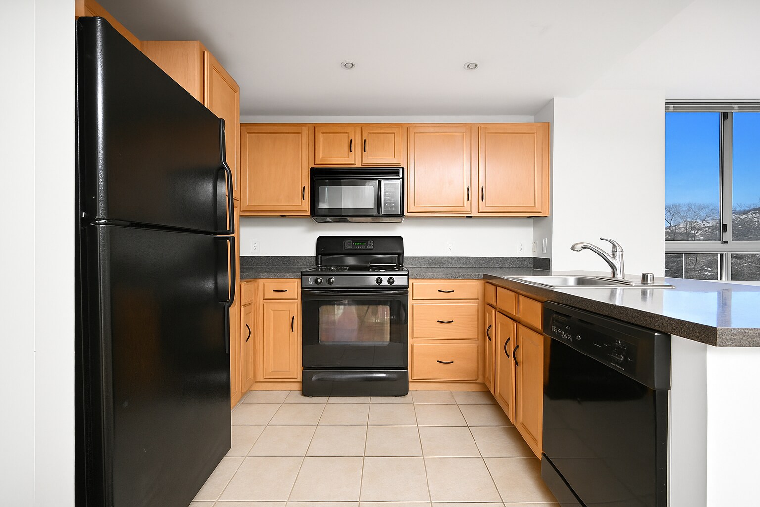 Kitchen - 350 G St SW