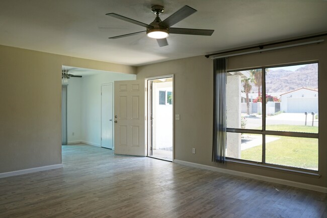 Building Photo - 52790 Avenida Navarro