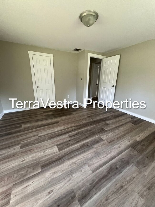 Building Photo - 4 Bed Single Family house in Glassboro!