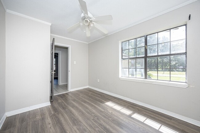 Building Photo - Charming 4-Bedroom, 2-Bath Home in a Prime Location