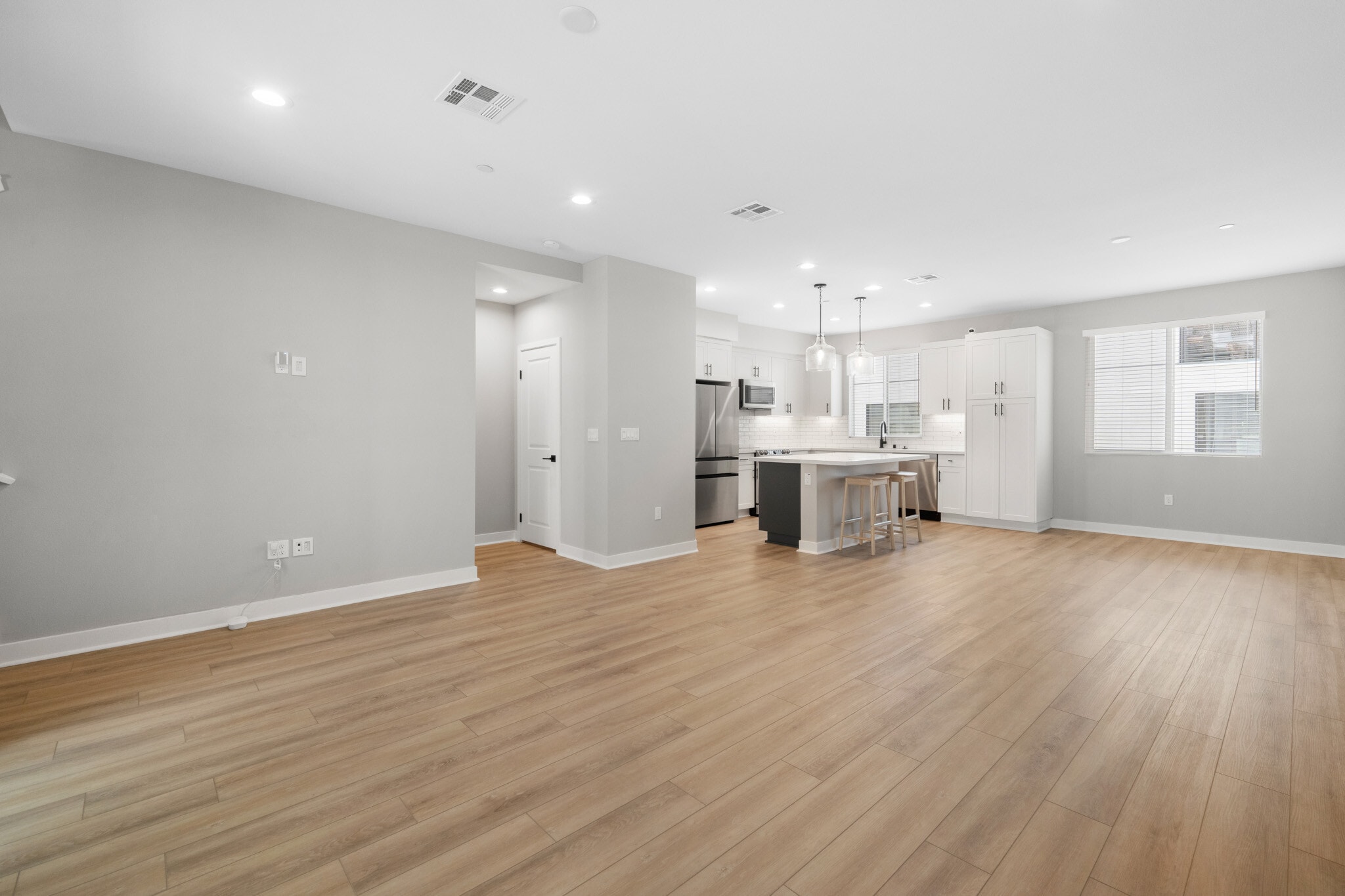 Building Photo - 2151 Crescent Walk