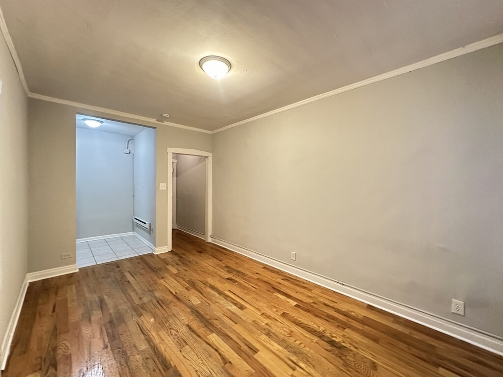 Building Photo - 516 W Melrose St