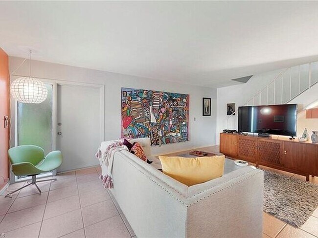 Building Photo - 2 Bedroom Condo with One Car Garage