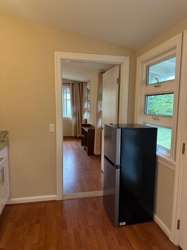 Building Photo - Kailua - Studio with 1 Bathroom, 2 parking