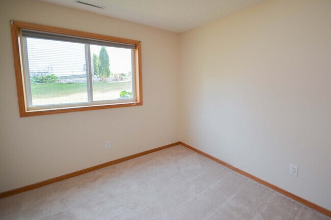 Building Photo - Great NW Home with Fenced Yard Near Gibbs Elementary