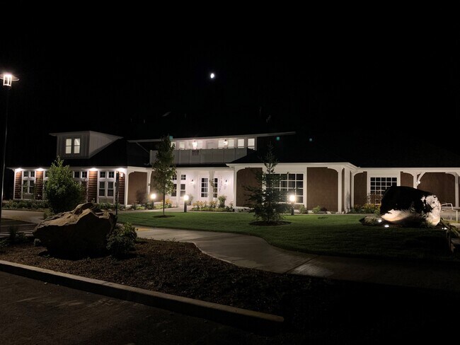 Exterior night - 16524 Boones Ferry Rd