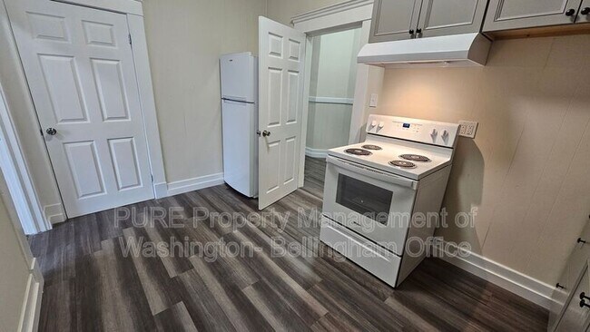 Building Photo - 628 E Fairhaven Ave