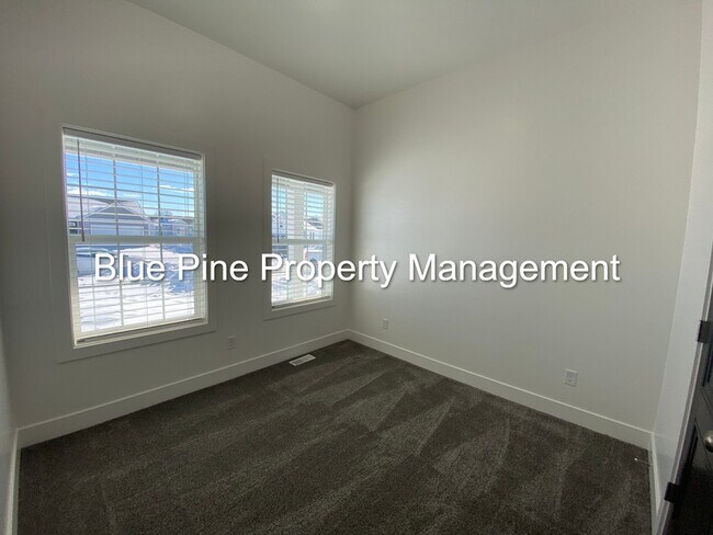 Building Photo - 4331 Catalina Ave