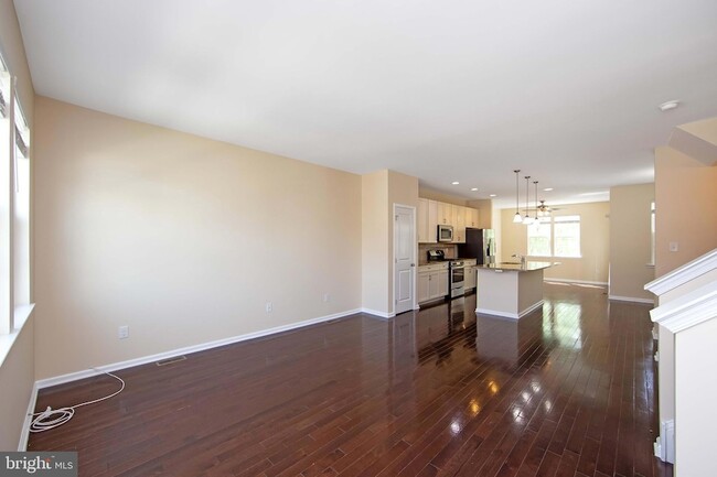 Building Photo - 421 Dogwood Dr