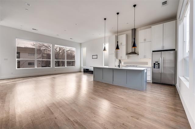 Building Photo - 2317 Moser Ave