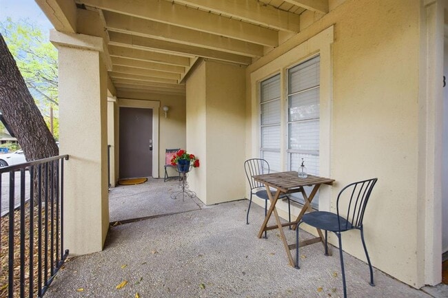 Building Photo - 104 W 35th St