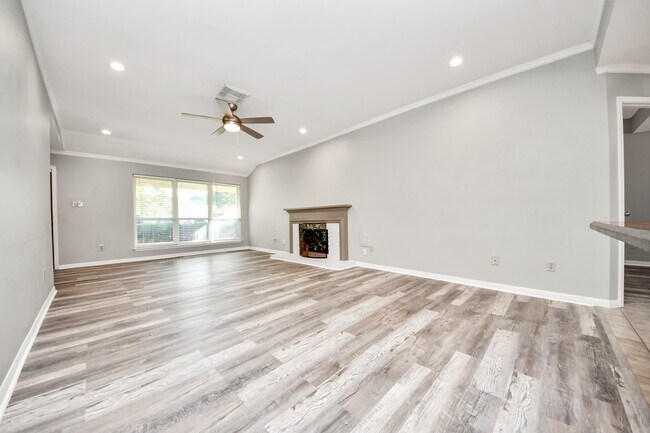 Building Photo - 3402 Hidden Creek Dr