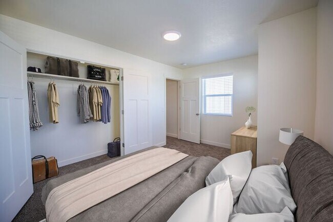 Building Photo - Gorgeous 3-Story Townhomes in Colony Farms...