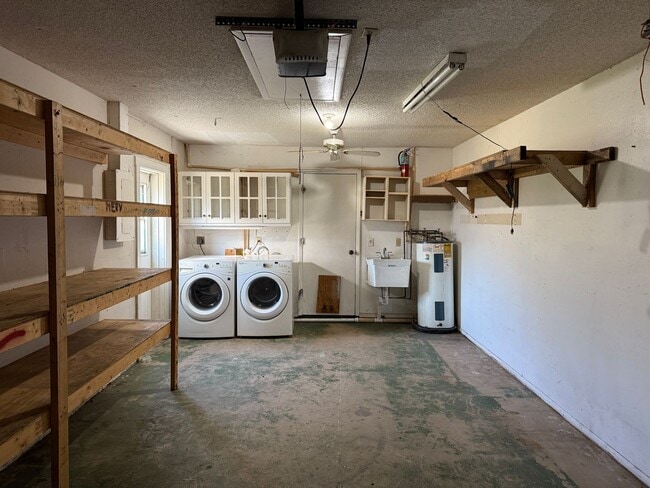 Building Photo - 2Bedroom 2 Bath Single Family Home W/1 Car Garage