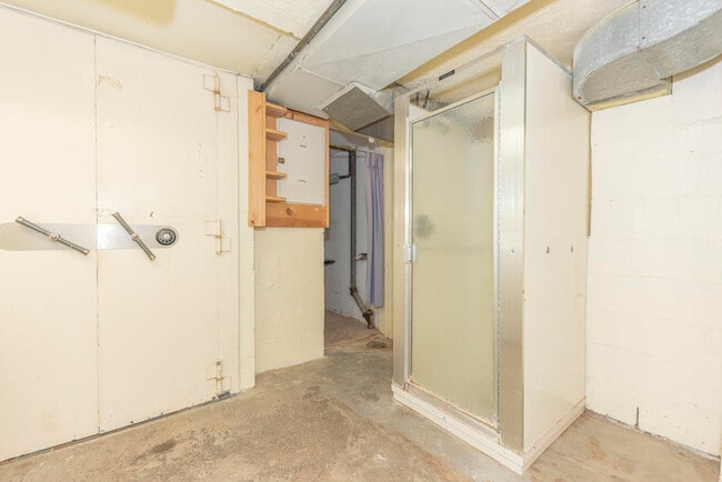 Building Photo - 1324 Wells St
