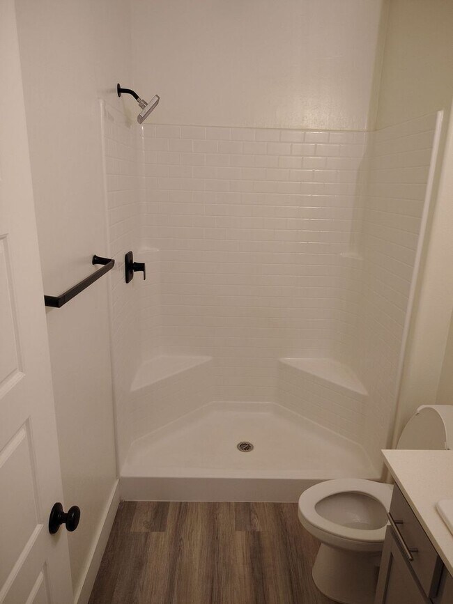 Building Photo - Spacious 5-Bedroom, 4-Bathroom House with Mother-in-Law Suite in SE Bakersfield